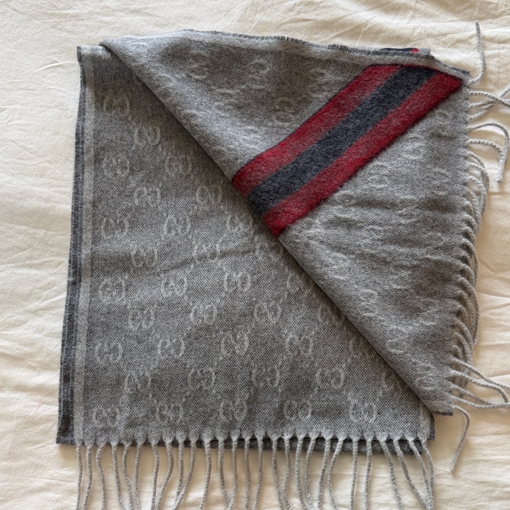 Gucci Gray Scarf with Red and Navy Diagonal Stripe - Picture 3 of 5